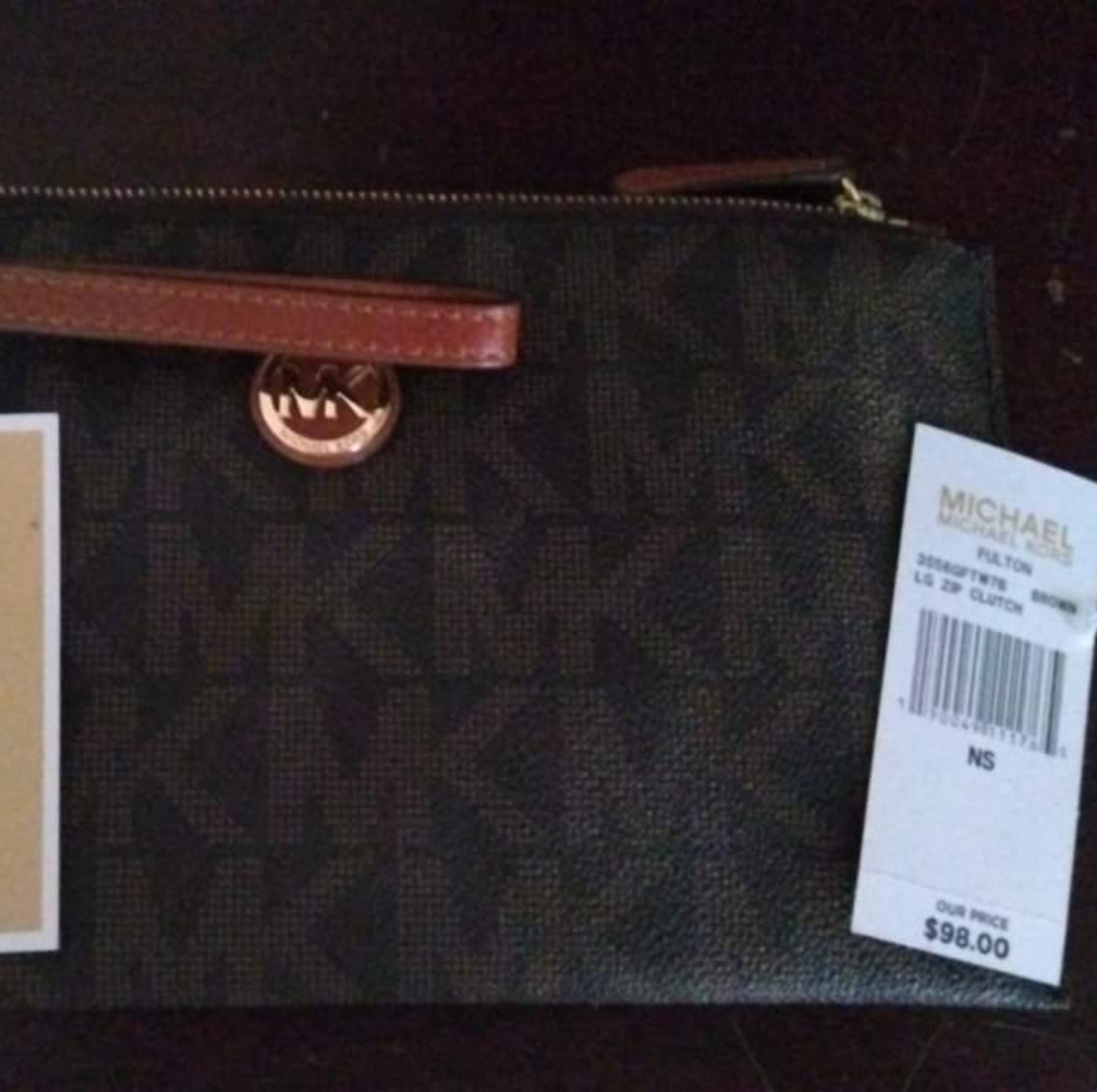 MK clutch NWT
